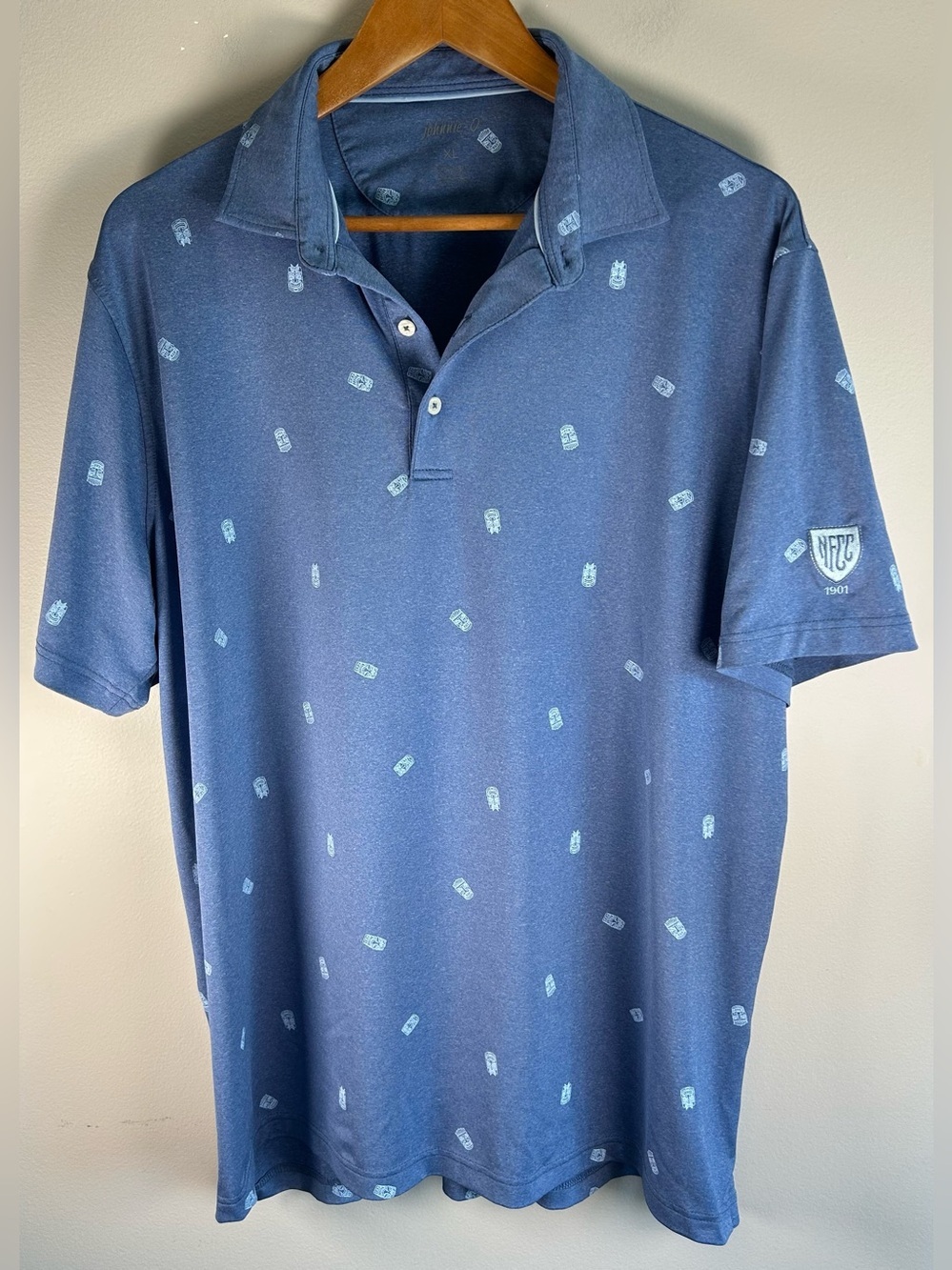 Johnnie-O Mens Okie Polo Lake Shirt XL Blue Tiki Print Performance Golf Logo EUC